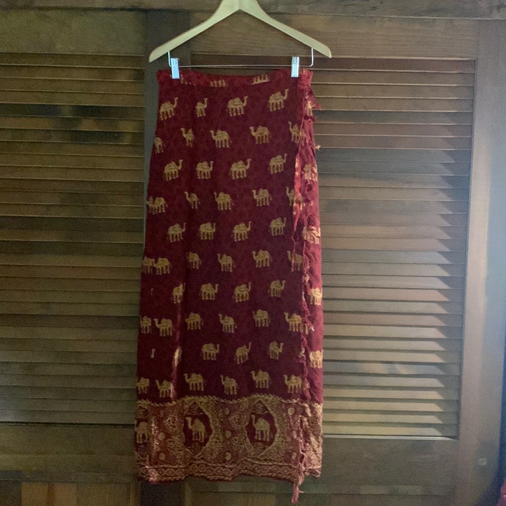 Wrap skirt with fringe and camel pattern